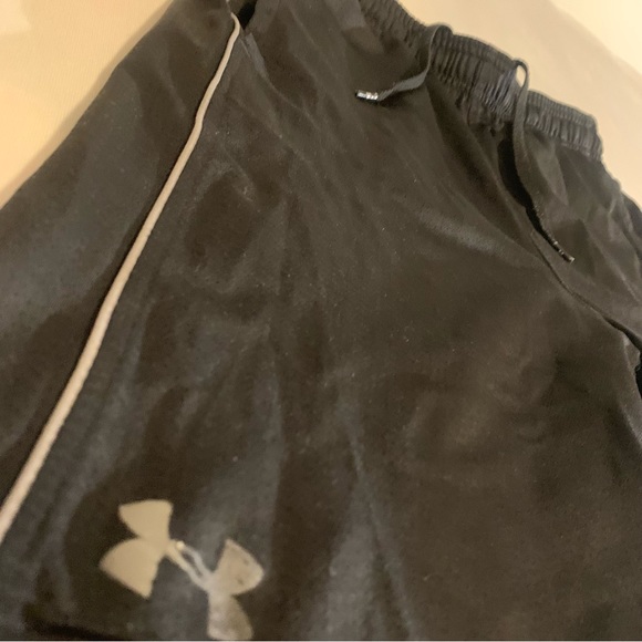 Under Armour Mens Black Shorts Small - Picture 3 of 4